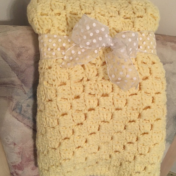 🧶EUC Crochet Baby Blanket Yellow Classic Design - Picture 3 of 4